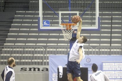 Chris Czerapowicz s'incorpora al Morabanc