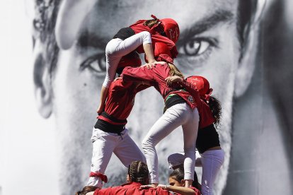 Aniversari festiu dels castellers a la plaça de la Rotonda