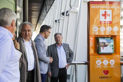 La capital estrena el primer desfibril·lador autònom