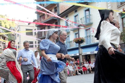 Tarda de balls tradicionals i d'un d'improvisat