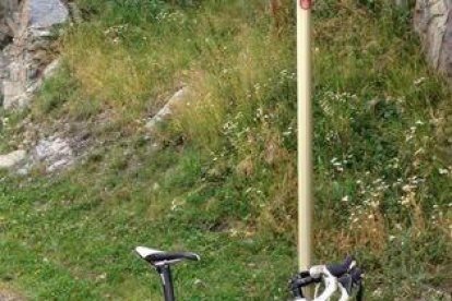 5. Les meves aficions són la bicicleta i l'esquí. Sempre que puc m'escapo.