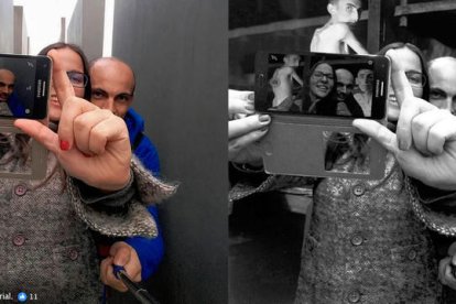 Les fotos al memorial de l'Holocaust, amb un altre fons