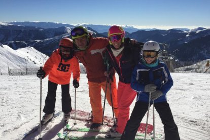 6. M'encanta la neu i anar a esquiar.