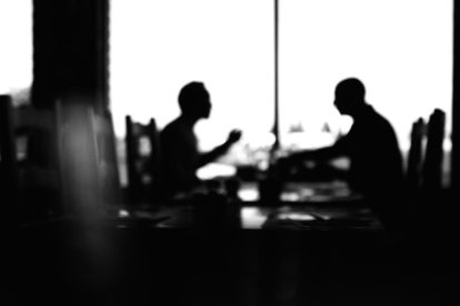 2. Les converses entre amics són molt enriquidores.