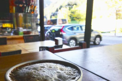 3. Necessito una bona tassa de cafè calent tot el temps.