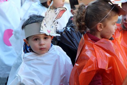Els escolars del país surten al carrer per celebrar el Carnaval