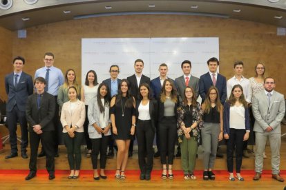 Els bancs del país inicien els programes de pràctiques d'estiu per a joves