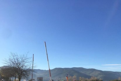 Cues de tres quilòmetres pel tall a la N-145 per la vaga