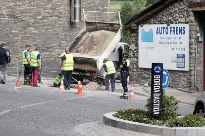 Sis hores sense aigua per un tall a Santa Coloma