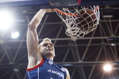 Blazic lidera un sòlid triomf contra el Betis