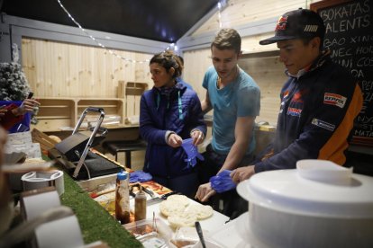 Márquez es disposa a cuinar un entrepà