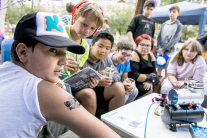 Tatuatges en un ambient 'chill out' per als joves