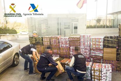 Detenen un duaner francès per fer contraban de tabac