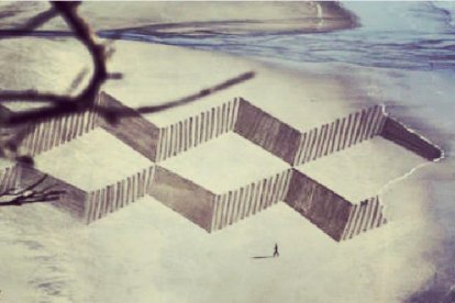 Obres d'art de sorra que s'esborren amb la marea