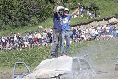 Espectacle de cotxes trinxats a Grau Roig