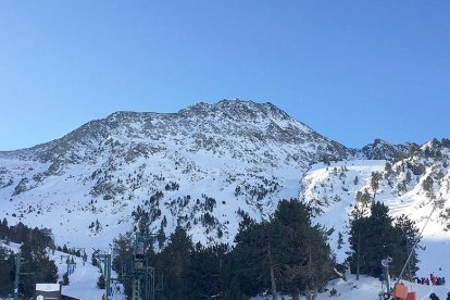Vallnord obre totes les pistes i Grandvalira suma 15 quilòmetres