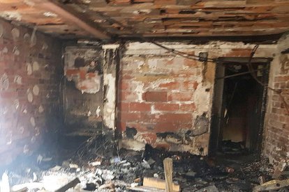 Els evacuats pel foc es recuperen del fort ensurt