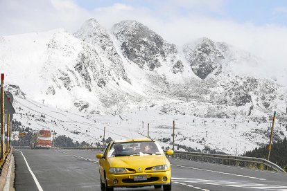 La nevada a cotes altes obliga a usar cadenes a Envalira