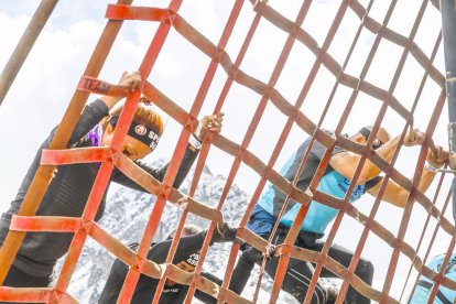 Milers de persones omplen Grau Roig per l'Spartan Race