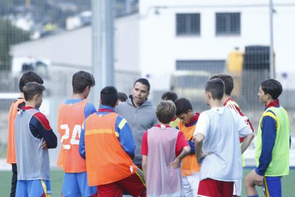 Javier Saviola s'inicia com a entrenador amb el cadet de la federació