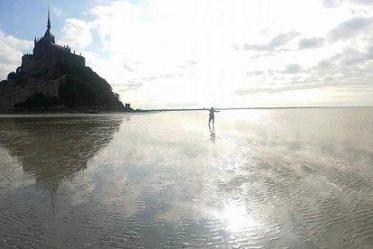 Xavier Mirabal, França. Ens ha fet arribar aquesta imatge de les vacances que ha titulat 'Reflexos a Mont Saint Michel', un municipi francès situat al departament de la Manche.