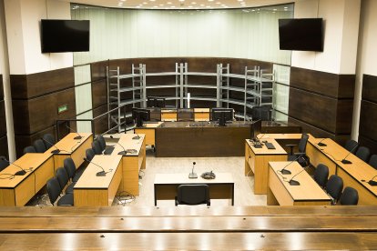 Tram final de la remodelació de la sala que acollirà el judici