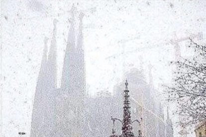 La Sagrada Família, pintada de blanc