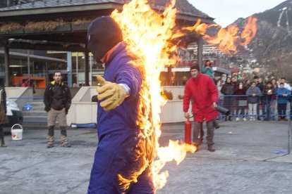 Bateig de foc de l'escola d'especialistes de cinema Ángel Plana