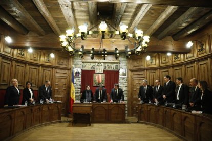 Els consellers demòcrates es plantegen abandonar la majoria