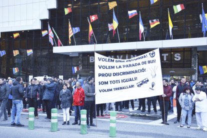 Marxa de protesta del Punt de Trobada pel bus i la rotonda