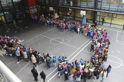 L'himne nacional ressona a les escoles