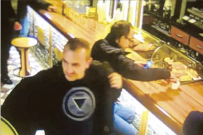 La policia, en recerca de tres carteristes