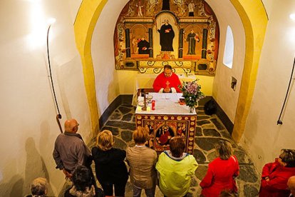 Mig centenar de persones celebren la diada de Sant Romà de Vila