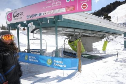 El fort vent obliga a tancar Arinsal, el Pas i el Tarter