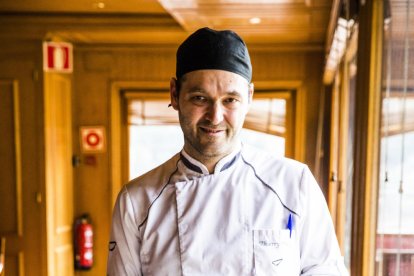 Galta de porc confitada al porto amb puré de trumfa d'andorra