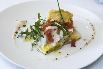 Porros en vinagreta amb escames de bacallà