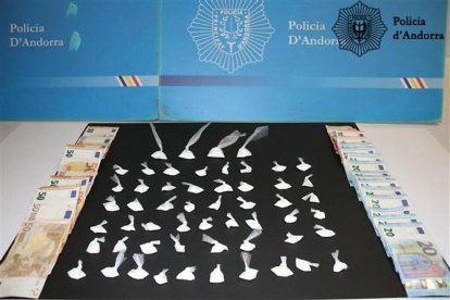 Dos detinguts per venda de cocaïna