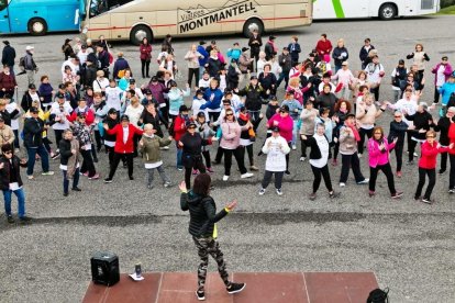 Dos-cents padrins fan esport al coll de la Botella