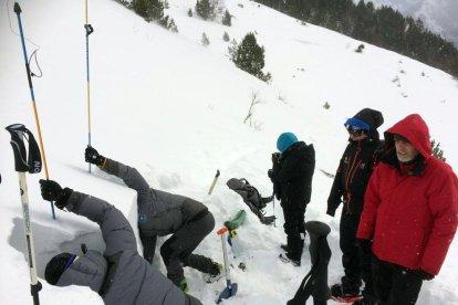Tall de cinc hores en l'accés a França per l'RN-22 a causa dels tirs d'allaus