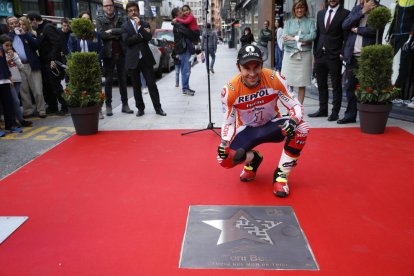 La placa de Toni Bou ja llueix al Bulevard de les Estrelles del Fener