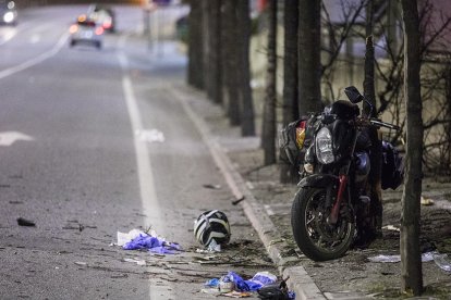 Moren un pare i el fill de 16 anys en un accident de moto