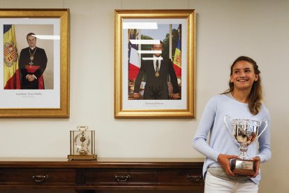 Martí i Gelabert feliciten Vicky Jiménez per la seva trajectòria