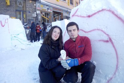 56 artistes treballen amb blocs de neu i gel al Pas de la Casa