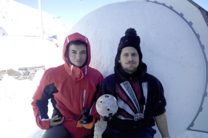 56 artistes treballen amb blocs de neu i gel al Pas de la Casa