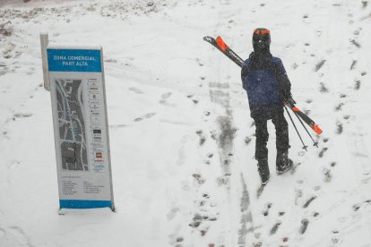 La neu obliga a circular amb equipaments especials a tot el país