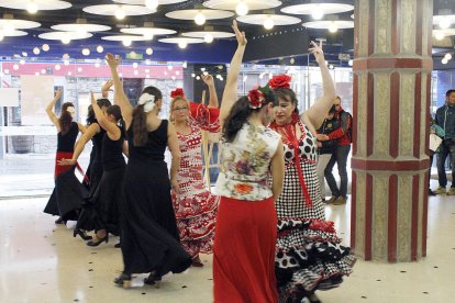 Dia mundial de la dansa sota cobert a causa de la pluja