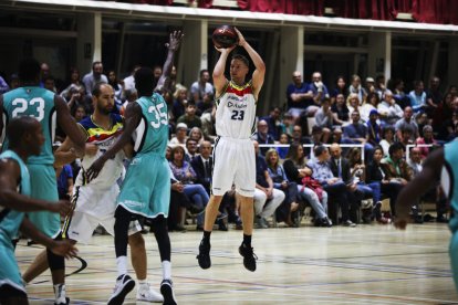 Triomf per homenatjar els pioners del bàsquet