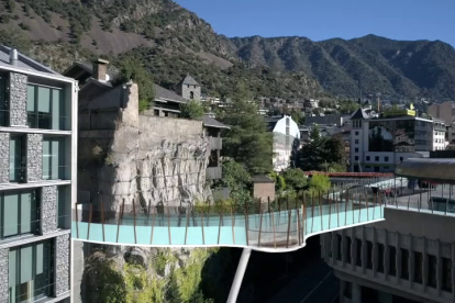 La passarel·la entre la plaça del Poble i el carrer de la Vall costarà 631.986 euros