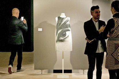 Un recorregut per la moda i la història a la nova mostra del CAEE