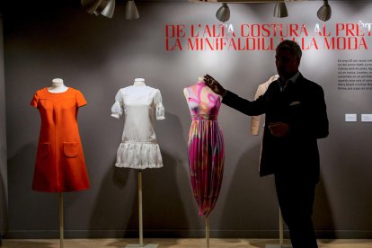 Un recorregut per la moda i la història a la nova mostra del CAEE